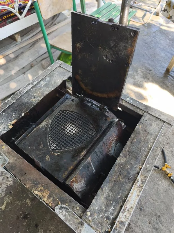 Marojna vafli chiqaradigan apparat sotiladi 4
