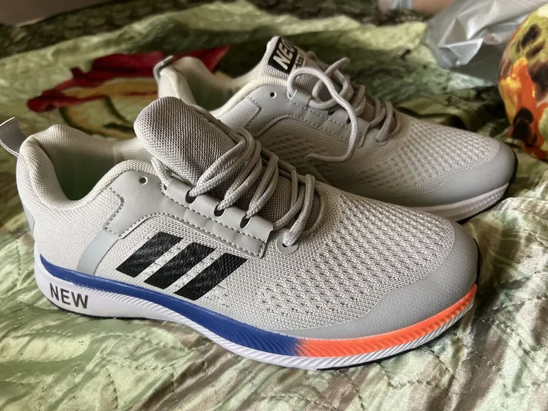 Продаются мужские кроссовки , новые adidas . Привезли с Америки.