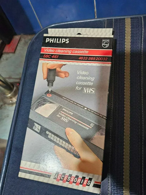 чистящая видео кассета Philips VHS — фото 1