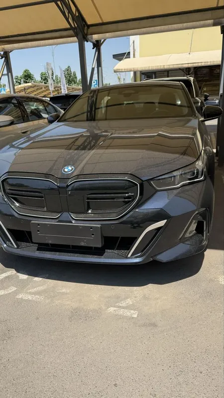 Bmw i5 40L monitorli 1 Bmw i5 40L monitorli 1