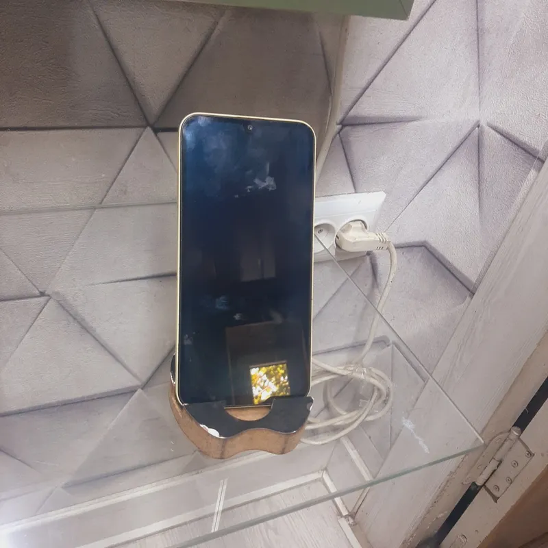 Model: Samsung A15 Xotira:128.4 Holat:tiniq 3 Model: Samsung A15 Xotira:128.4 Holat:tiniq 3