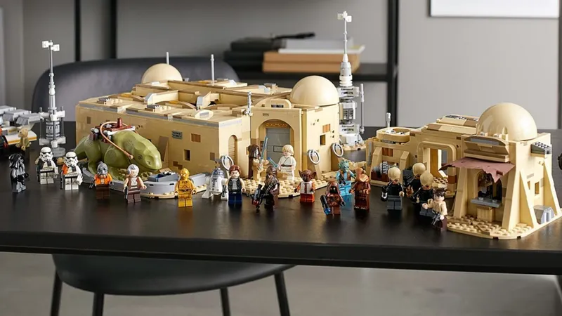 Лего набор Звёздные войны Кантина Мос Эйсли.Lego Star Wars Mos Eisley 2