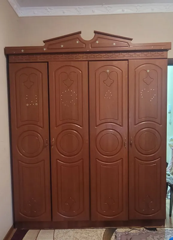 Продаю шифоньер (шкаф для одежды)