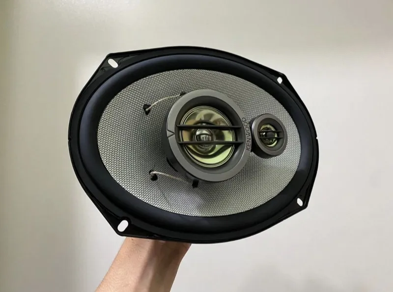 Kenwood 320W HQ 718 kalonka sotiladi yangi 2 Kenwood 320W HQ 718 kalonka sotiladi yangi 2