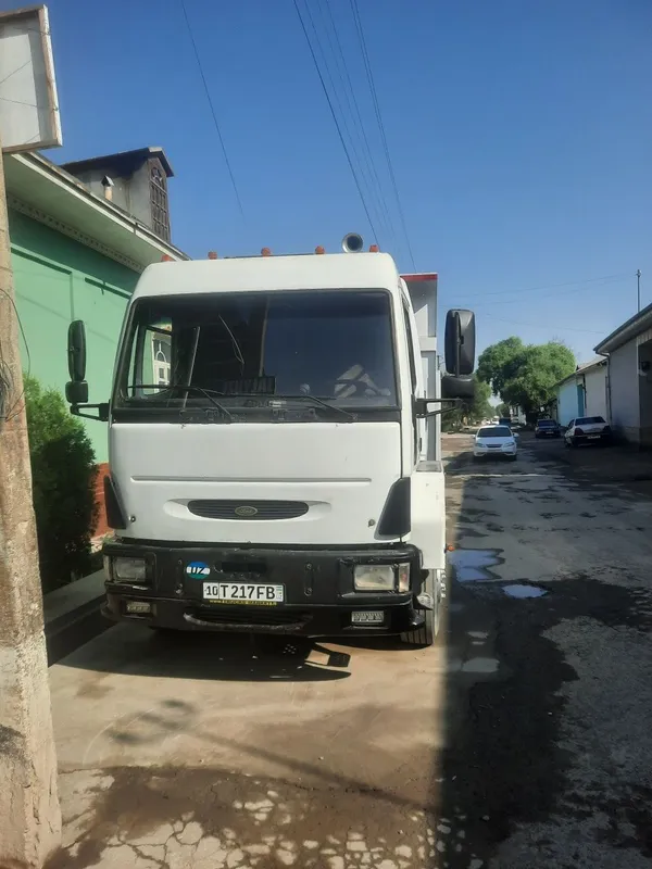 Samasval Ford cargo 1827 sotiladi yili 2002