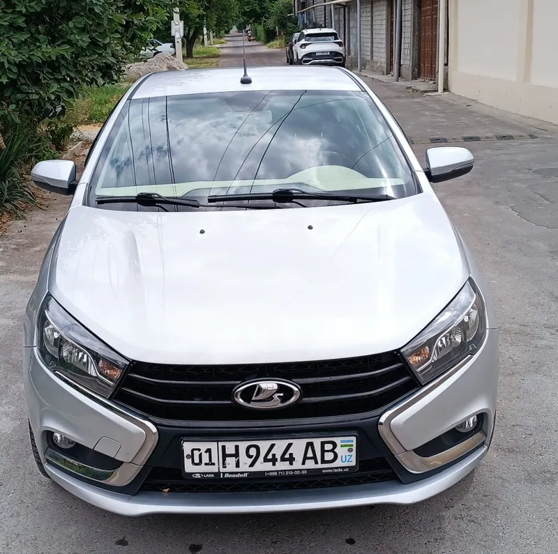 Продаётся Лада Vesta седан , 1.8, робот 2017 года
