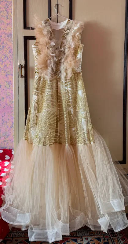 Ansanbil.  Kelin libosi.  Oqshom libosi — фото 1