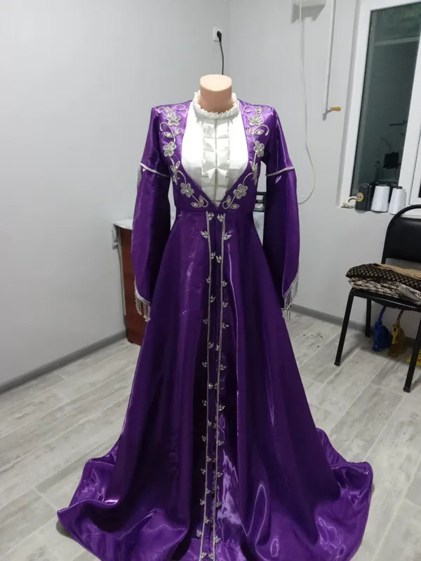 Ansambil, Oqshom libosi