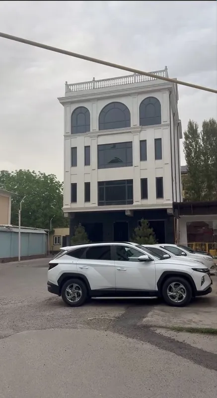 УРАГАН ЗДАНИЕ! Продаётся БОМБА МЕСТО! Лабзак-МТС-Комолон ош - 800м2