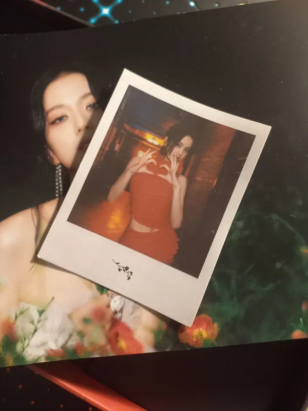 Альбом Jisoo "Flower" 4