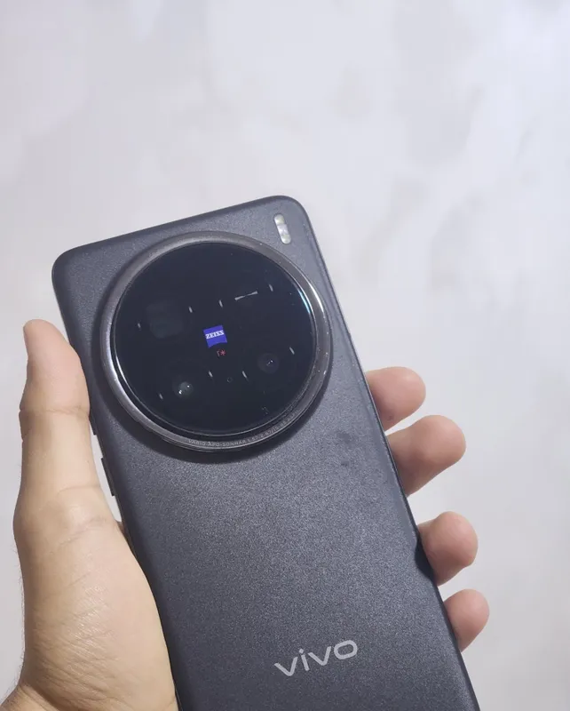 Vivo x200 pro 12/256, срочно, 19 октября 1 Vivo x200 pro 12/256, срочно, 19 октября 1