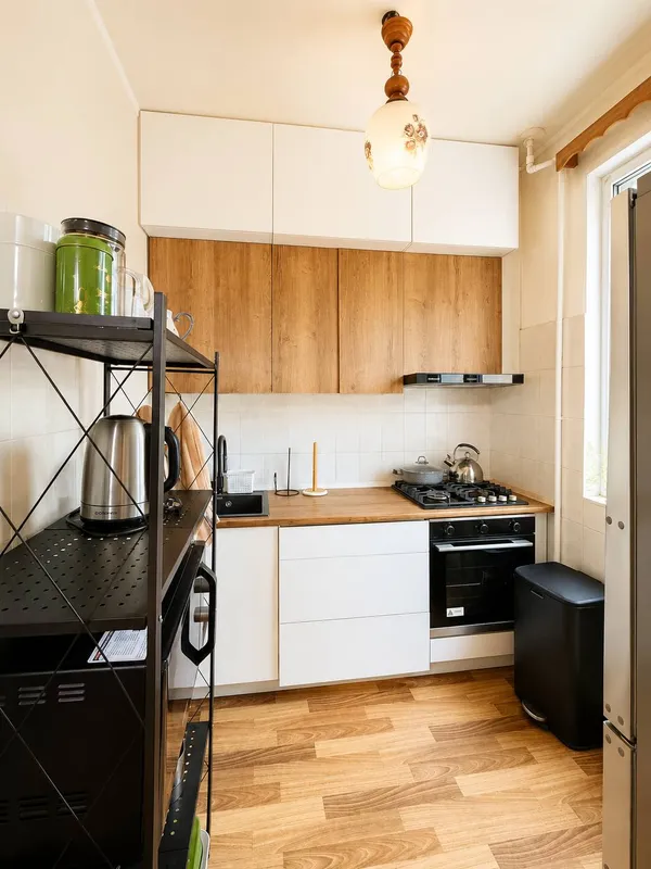 #100 4/3/5 Продаётся просторная 4-комнатная квартира с ремонтом, парковкой во дворе и отличным расположением в районе Художникова — фото 1