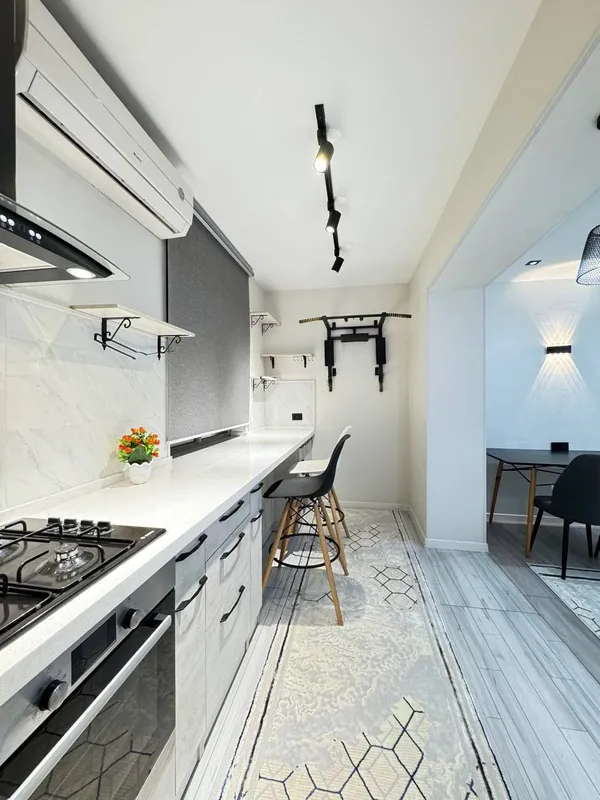 продам чиланзар 5.  трёх комнатная.  балкон 2*6 — фото 2