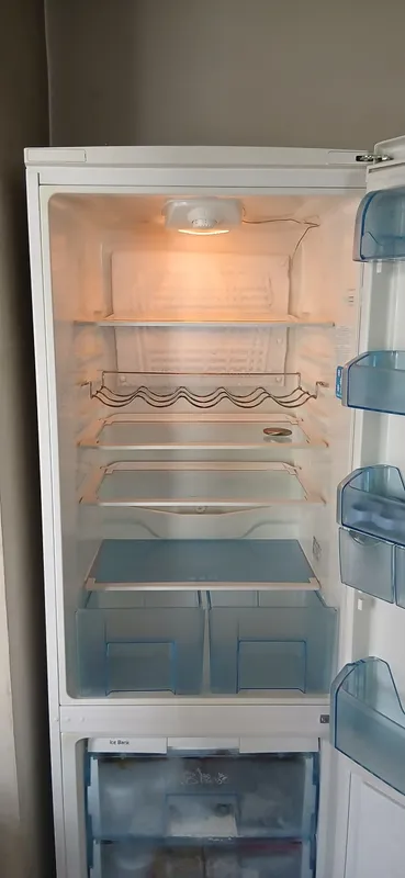 BEKO 340 л холодильник/морозильник — фото 2