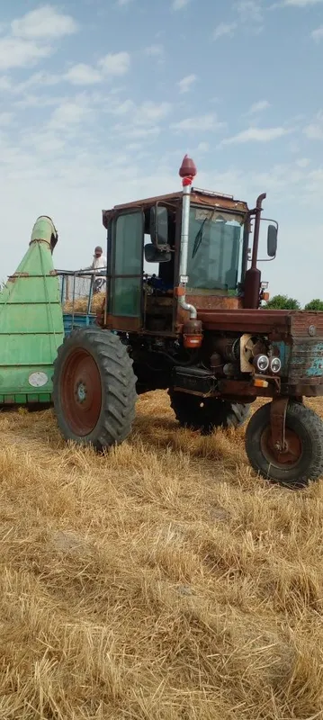 T-28 traktor sotiladi. 1