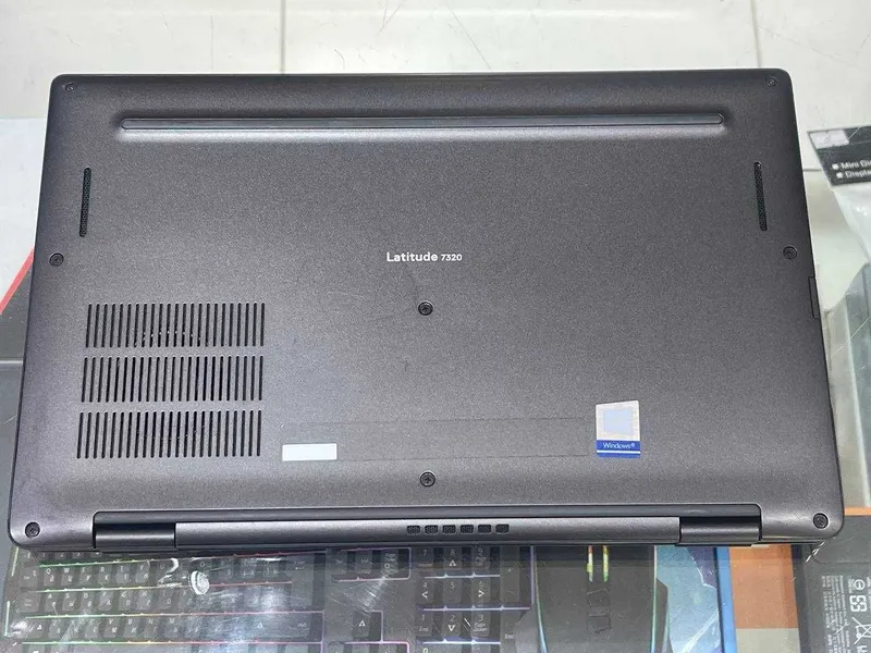 DELL Carbon Latitude 7320 Core i5-1145G7 ram 8 ssd 256 6 DELL Carbon Latitude 7320 Core i5-1145G7 ram 8 ssd 256 6
