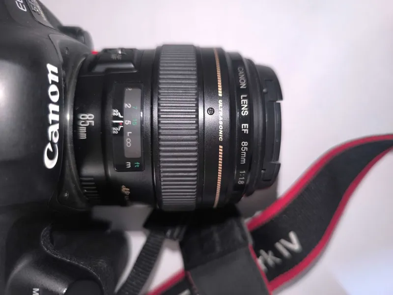 Продаю комплект: Canon EOS 5D Mark IV 1