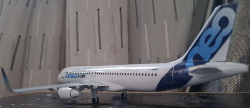 Airbus A320neo samolyotining firma liveriyasidagi modelchasini sotaman 5 Airbus A320neo samolyotining firma liveriyasidagi modelchasini sotaman 5