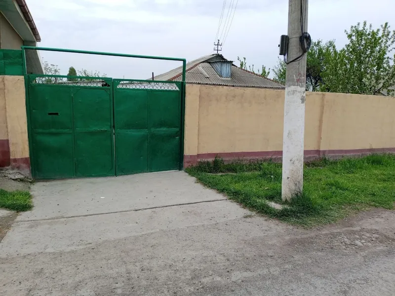 Куйи Чирчик тумани ташаул махаллада Уй сотилади