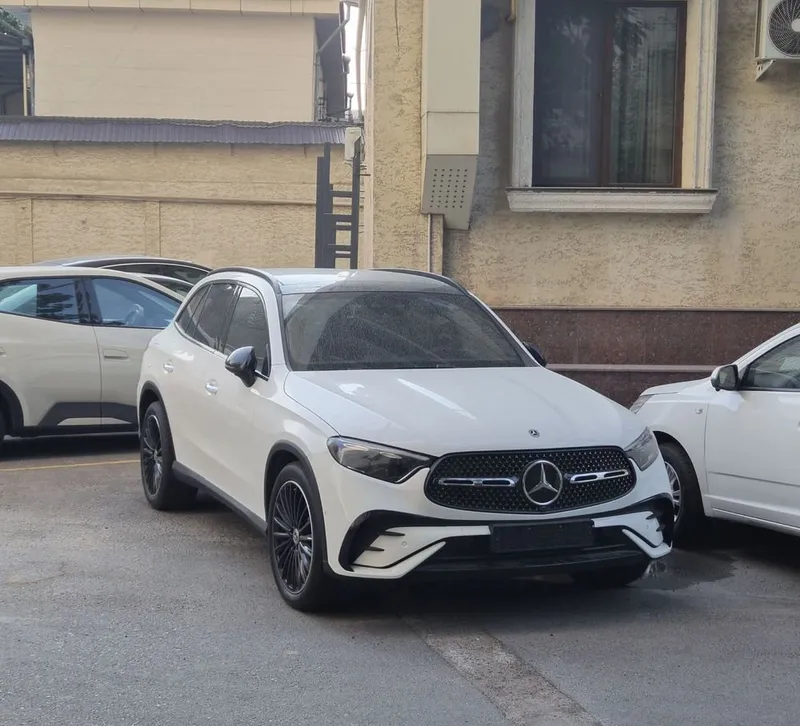 Mercedes Benz GlC 300 (4 matic) 1 Mercedes Benz GlC 300 (4 matic) 1