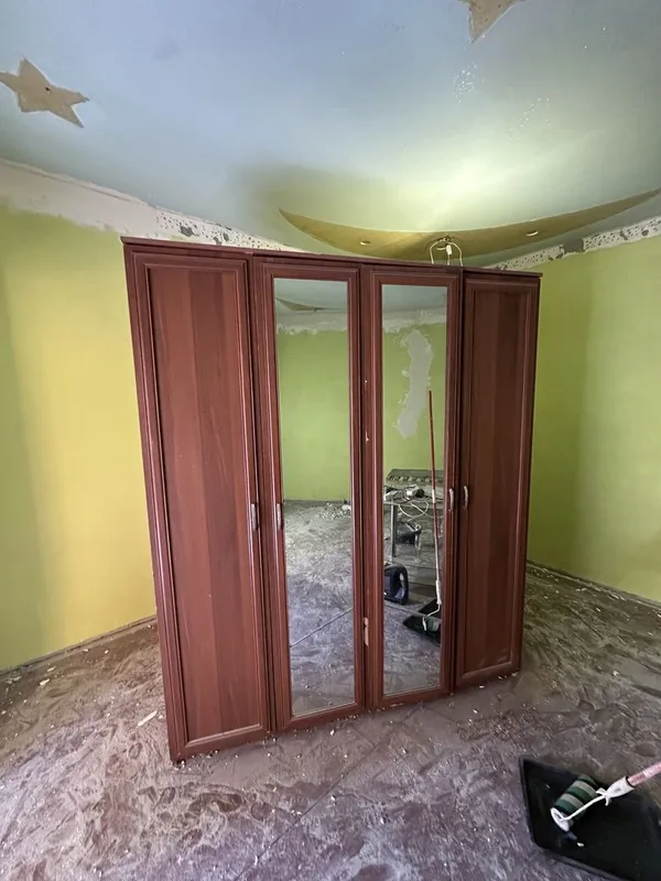 Mebel bu yaxshi sostayaniyada 3 tasi 2 ml