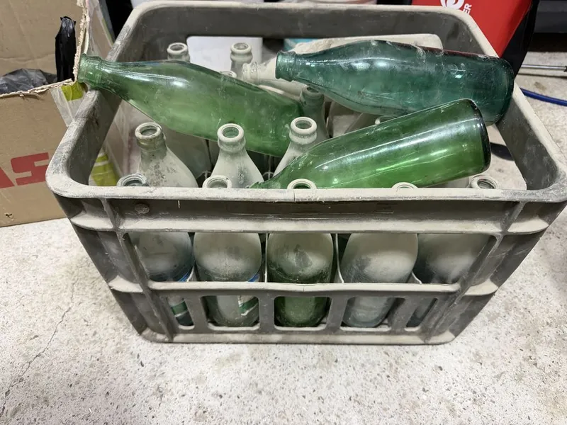Отдам бесплатно Бутилки старые от газированный воды,