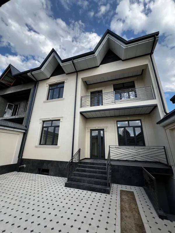 Uch qahramon postdan 6km kirganda katej sotiladi