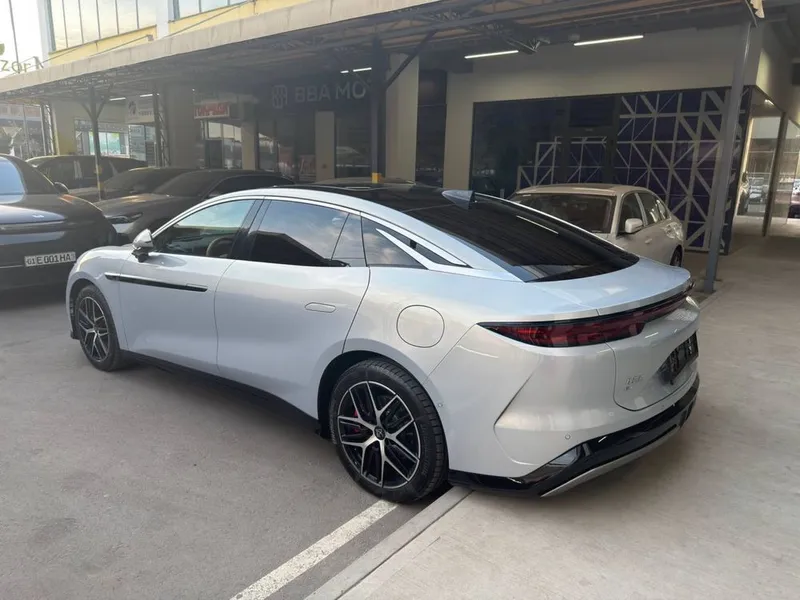 Han L 601km dual motor full 2025/2025 — фото 1