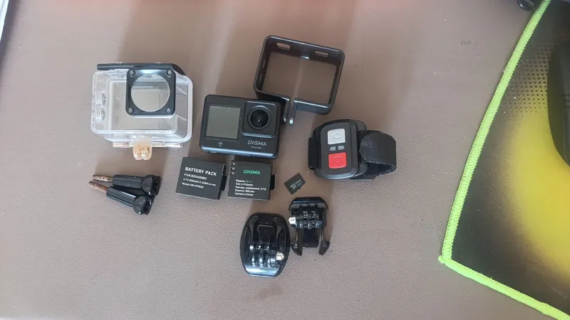 экшен камера Digma 880 экшен камера Digma 880