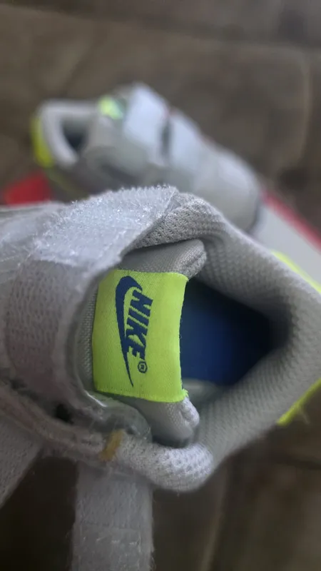 Nike оригинал кроссовки размер 17 с Германии 150000сум — фото 2 Nike оригинал кроссовки размер 17 с Германии 150000сум — фото 2