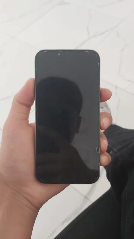 13pro 128gb73 ekranidagi laminat hama joyi radnoy — фото 3