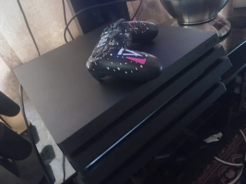 PS4 pro 11.00 vzlom ideal holati yangi djoystik bor o'yinlar yozilgan — фото 1