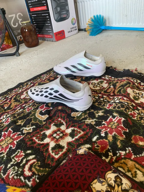 Predator razmeri 40 hech yeri yirtilmagan Predator razmeri 40 hech yeri yirtilmagan
