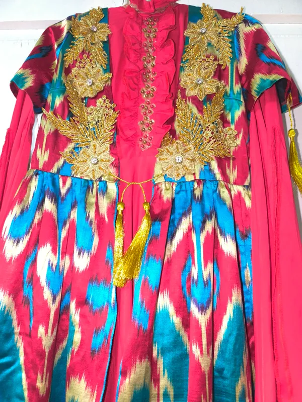 Ayollar oqshom koʻylagi yangidek