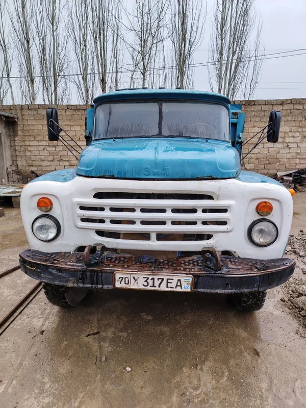 Zil 1985y srochna sotiladi