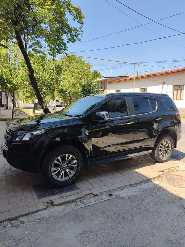 Chevrolet Trailblazer qora rang 3 Chevrolet Trailblazer qora rang 3