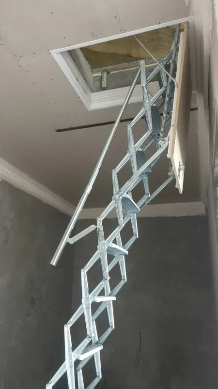 Установка чердачных лестниц.