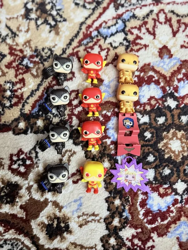 Фигруки из киндер джоя коллекция DC