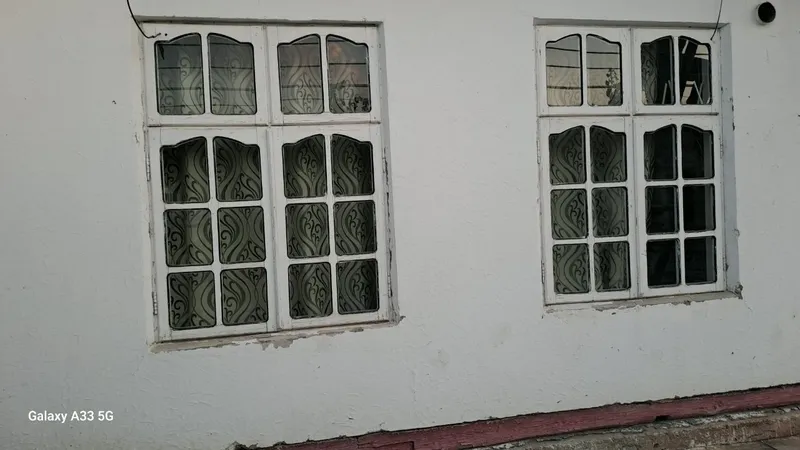 Deraza eshik holati yaxshi 1
