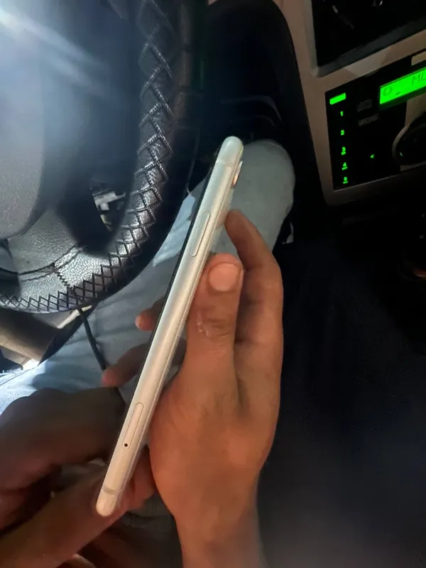 Iphone XR holati ideal 🔋77% karopka dakument yo — фото 1