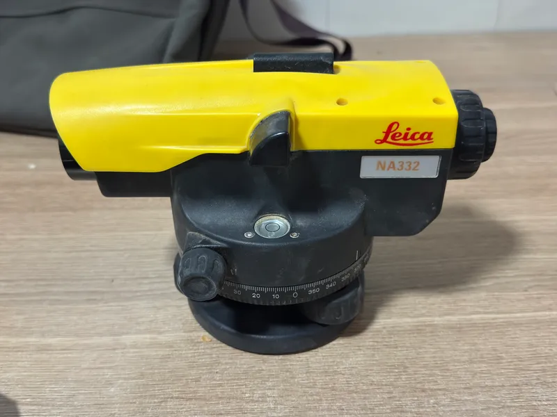 Niviller Leica NA332