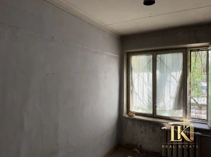 Продаётся 4-комнатная квартира, 85 м², без ремонта 4