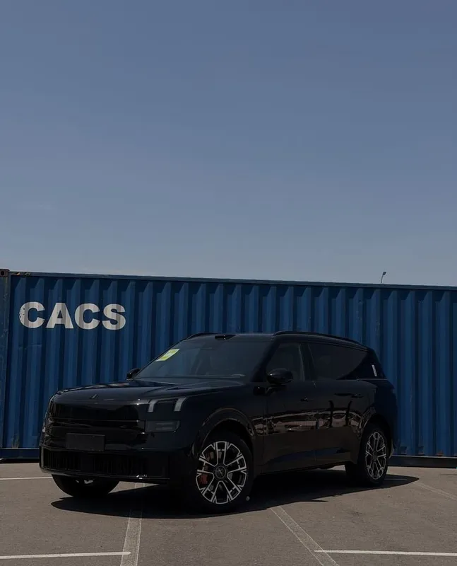 LYNK&CO 900: чёрный с белым 1 LYNK&CO 900: чёрный с белым 1