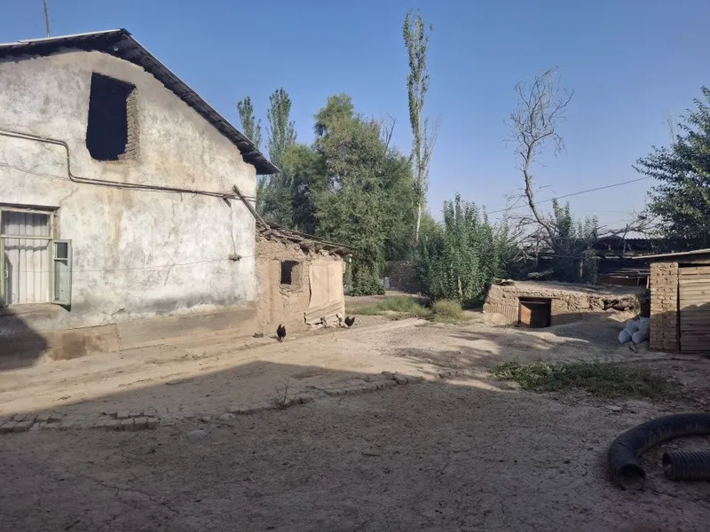 Уй хонадон майдони 10 сотих хоналар сони 7та. — фото 2