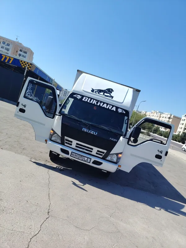 Isuzu moshinasi sotiladi 1 Isuzu moshinasi sotiladi 1