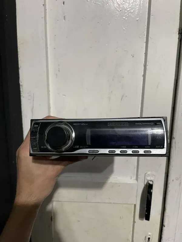 Pioneer delfin 6950 , disk auks bluetooth radio, zor holatta