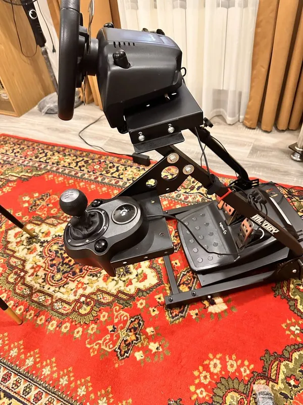 Продам срочно Руль logitech g29 и подставка для руля mooby 1 Продам срочно Руль logitech g29 и подставка для руля mooby 1