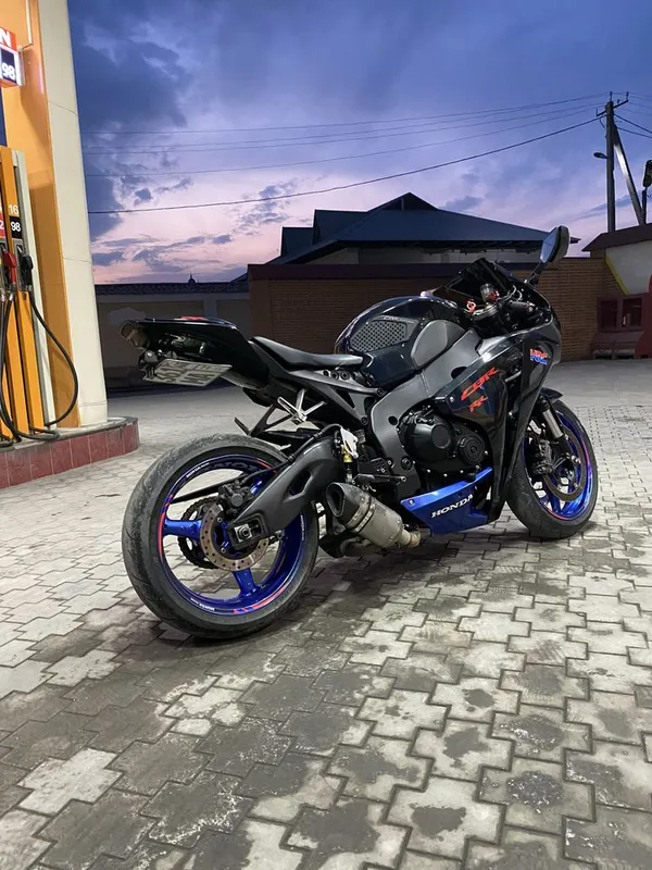 Honda cbr 1000rr 2008 — фото 2