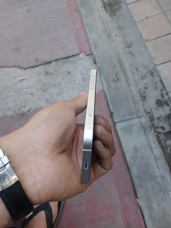Iphone 13 sotiladi 4