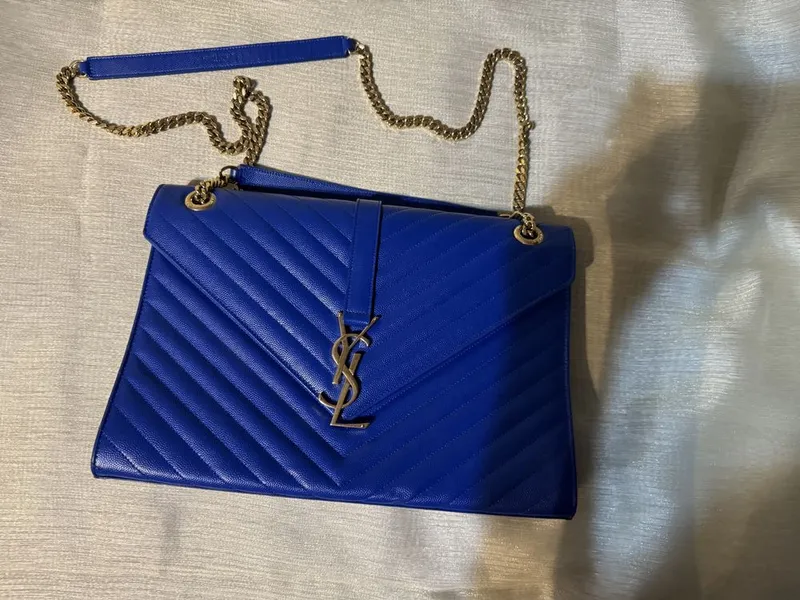Продам оригинальную сумку YSL Envelope Medium Продам оригинальную сумку YSL Envelope Medium